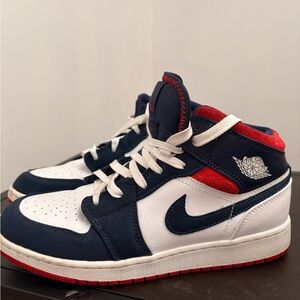 Jordan Air 1 Mid Youth 6Y / Women 7.5
